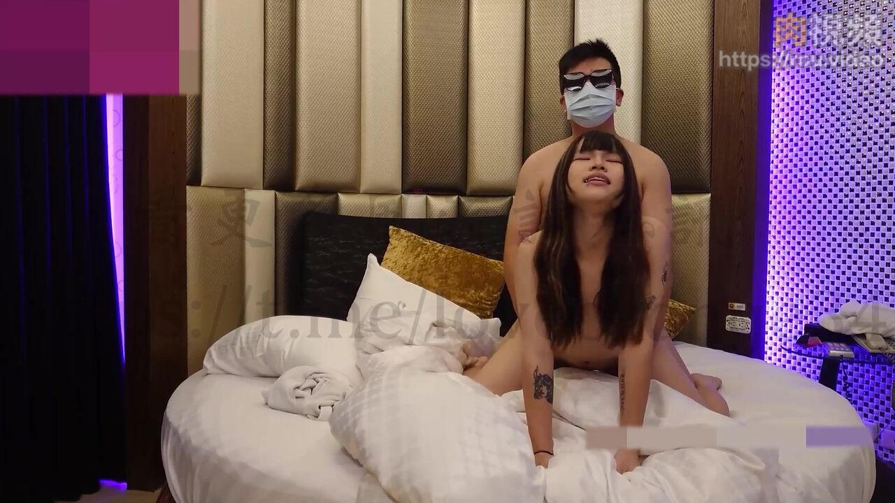 约炮刚满18岁可爱正妹高中生唇钉纹身背著男友出来援交 新风流